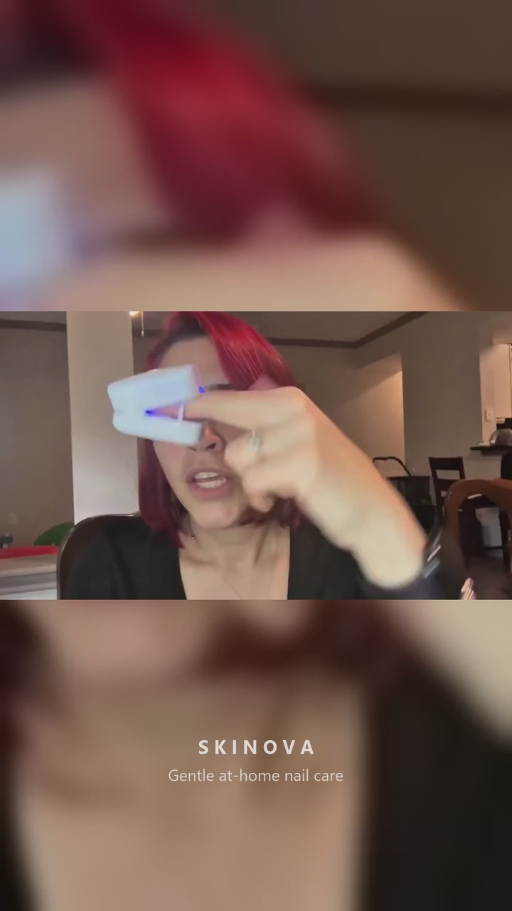 Skinova NailCare Light clipped on a finger and a toe